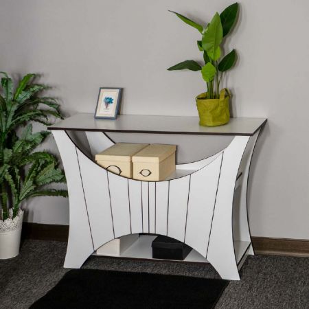 Внизу имеется нижняя панель размером 100,0*40,0 см. Большое пространство для хранения на трёх уровнях. Белая износостойкая ламинированная кожа и технология боковых герметизирующих швов Espresso. Передняя и задняя панели соединены со всеми фанерными панелями.